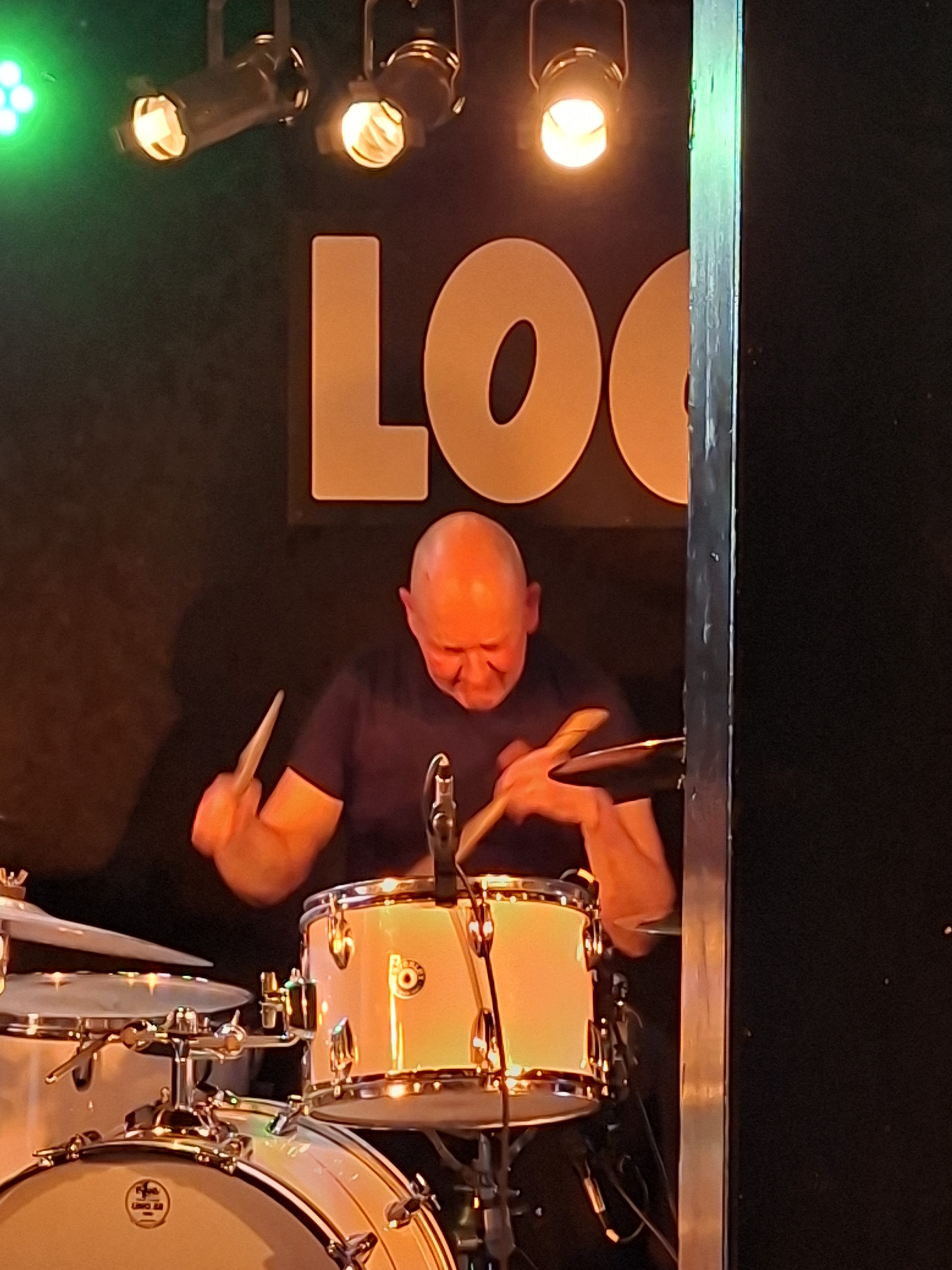 BevisFrond2026-04-22LogoHamburgGermany (11).jpg